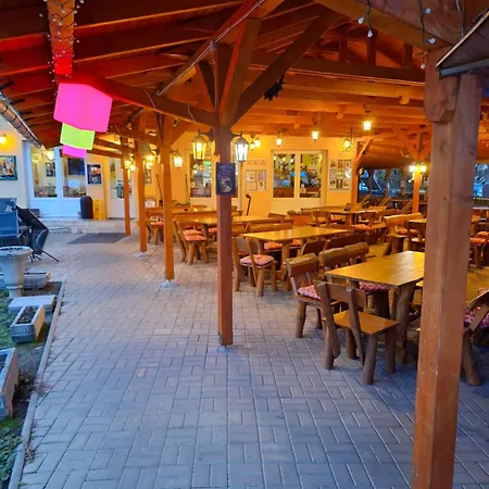 Grill Terasz Etterem Es Szallashely Nocleg ze śniadaniem 3*