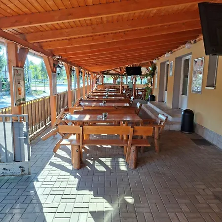 Grill Terasz Etterem Es Szallashely 住宿加早餐酒店 3*