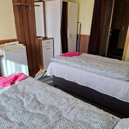 Grill Terasz Etterem Es Szallashely 住宿加早餐酒店 Mezőkövesd