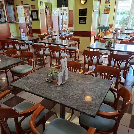 Grill Terasz Etterem Es Szallashely 住宿加早餐酒店