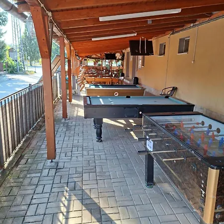 Grill Terasz Etterem Es Szallashely 住宿加早餐酒店 Mezőkövesd