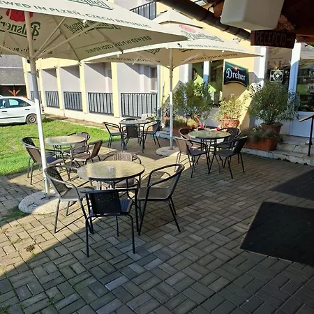 住宿加早餐酒店 Grill Terasz Etterem Es Szallashely