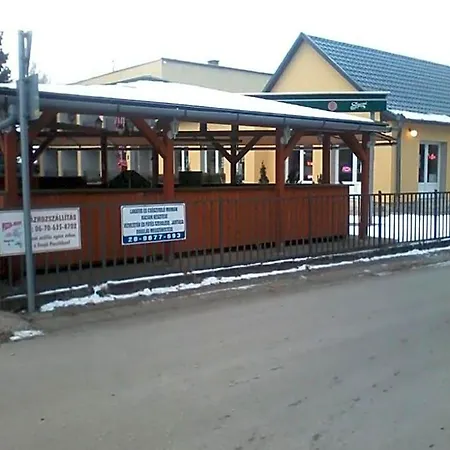 Grill Terasz étterem és 3*