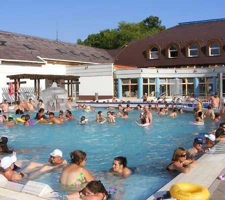 Frühstückspension Grill Terasz Etterem Es Szallashely 3*