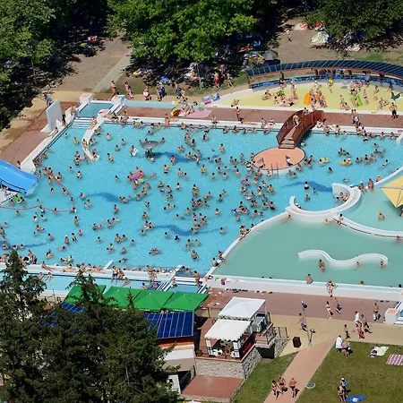 Frühstückspension Grill Terasz Etterem Es Szallashely 3*