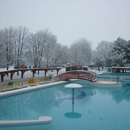 Nocleg ze śniadaniem Grill Terasz Etterem Es Szallashely 3*