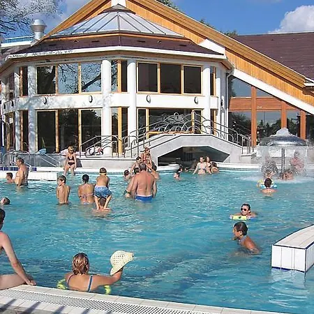 Bed & Breakfast Grill Terasz étterem és 3*