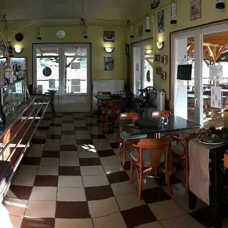 Nocleg ze śniadaniem Grill Terasz Etterem Es Szallashely 3*