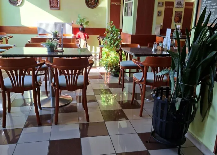 Grill Terasz Etterem Es Szallashely 3* 메조코베스드
