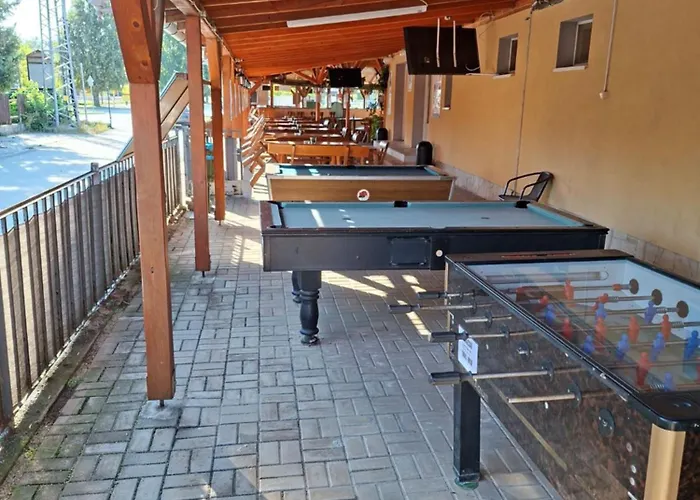 Grill Terasz Etterem Es Szallashely B&B 메조코베스드